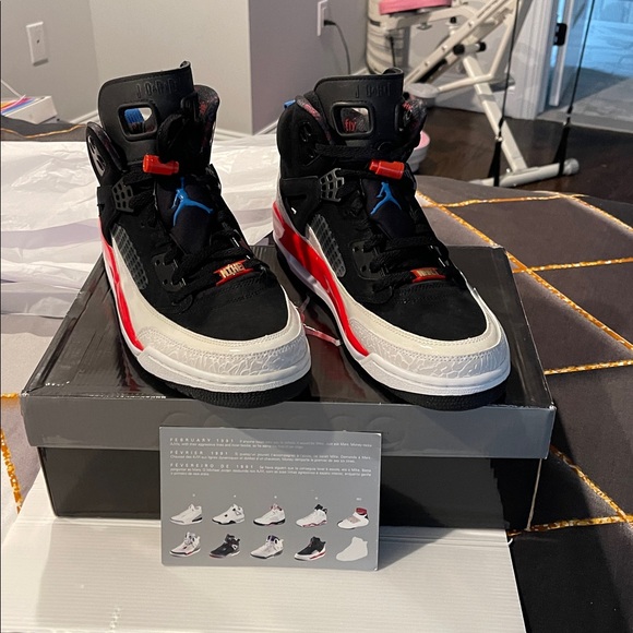 Jordan Spizike Black and Infrared Sneakers - Picture 3 of 11
